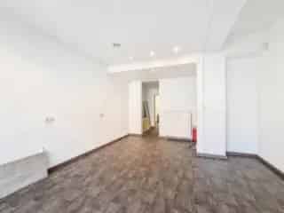 Handelspand te Huur Luik - 30m² Winkelruimte met Extra Ruimtes