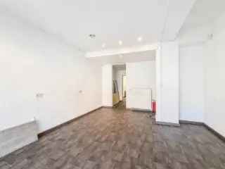 Handelspand te Huur Luik - 30m² Winkelruimte met Extra Ruimtes