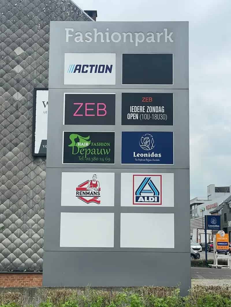 Winkelruimte te huur 800 m² en 650 m²