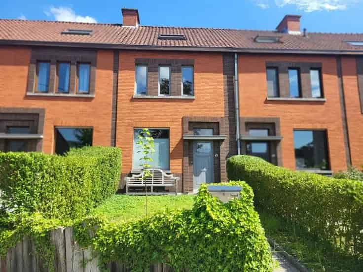 Huis Te Koop Merelbeke: Instapklare woning met tuin en garage