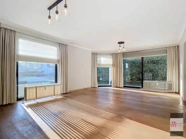Gelijkvloers Appartement te Erpe-Mere met Terras en Tuin