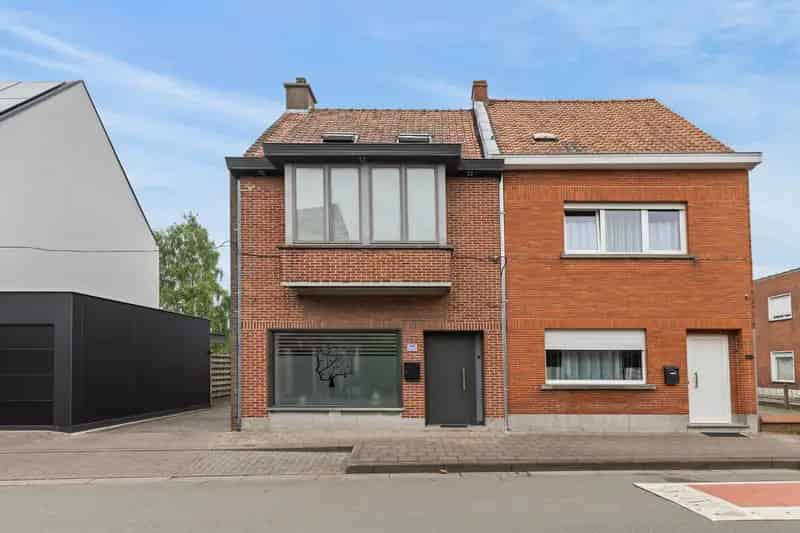 Ruime gezinswoning met veranda en tuin te huur