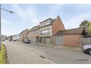 Huis te koop Ruisbroek - Charmante woning met magazijn