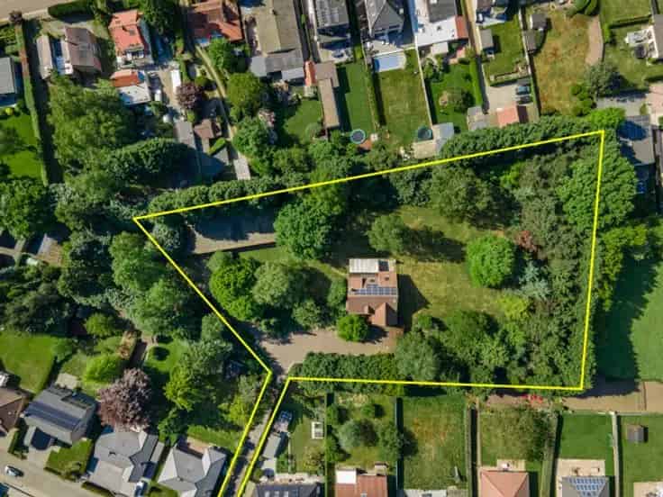 Huis Te Koop Sint-Job: Charmant Landhuis met Bijgebouw op 8347m²