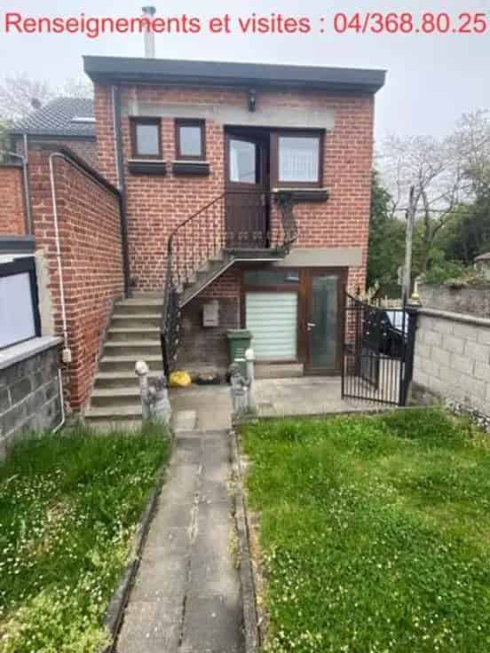 Huis Te Koop: Dubbel Appartement, Renovatie Project, Grote Garage