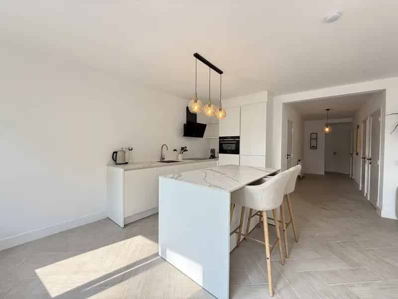 Gerenoveerd Centrum Appartement Oostende Terras 90m2