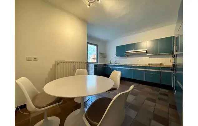 Huur 3 slaapkamer appartement van 159 m² in Namur