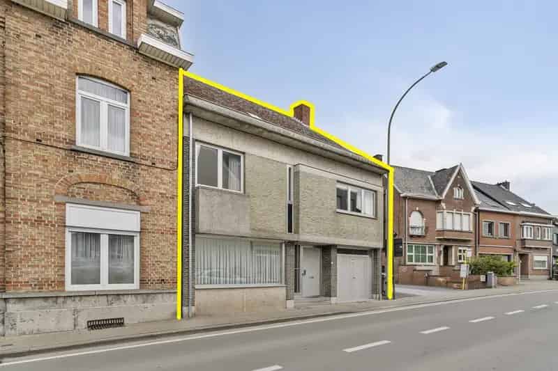 Huis te koop Zottegem: Ruime woning nabij winkels en ziekenhuis