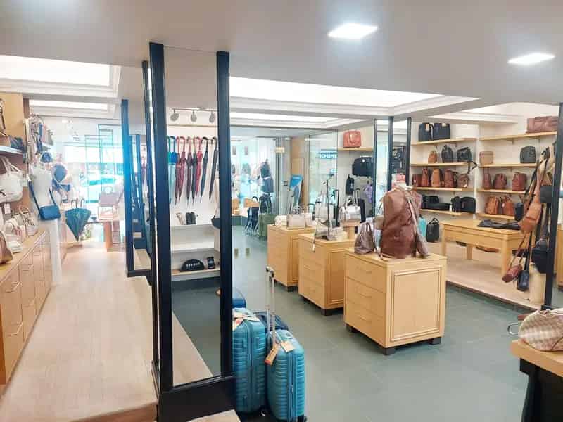 Topgelegen Handelspand met Potentieel in Geel