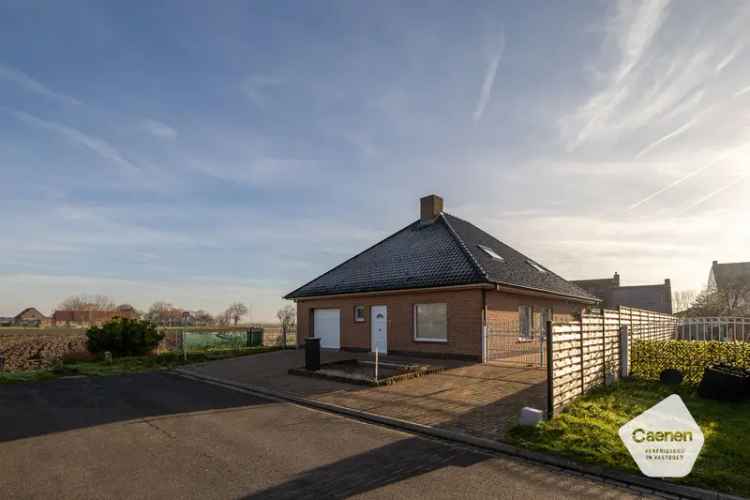 Huis te Koop Westende: Unieke Villa met 4 slaapkamers en 2 badkamers