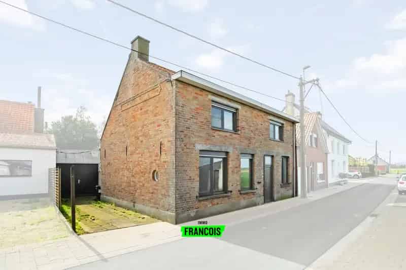 Gerenoveerde woning met werkruimte te Alveringem