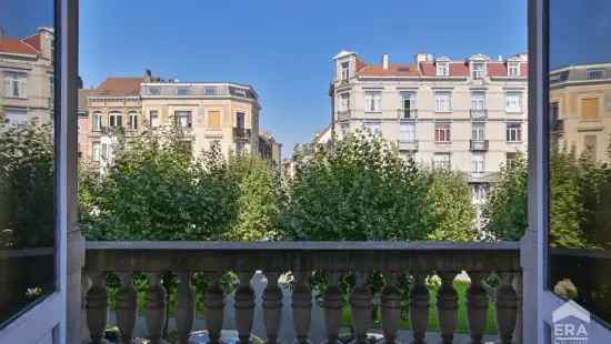 Aankoop appartement in Schaarbeek met 2 slaapkamers en balkon