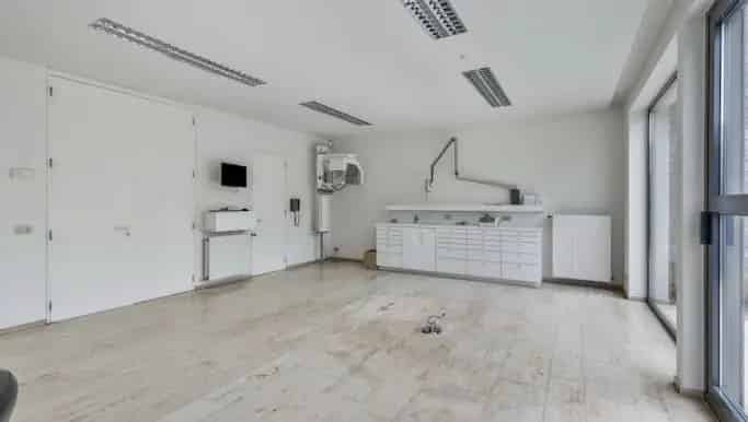 Kantoor met woning te koop Bissegem