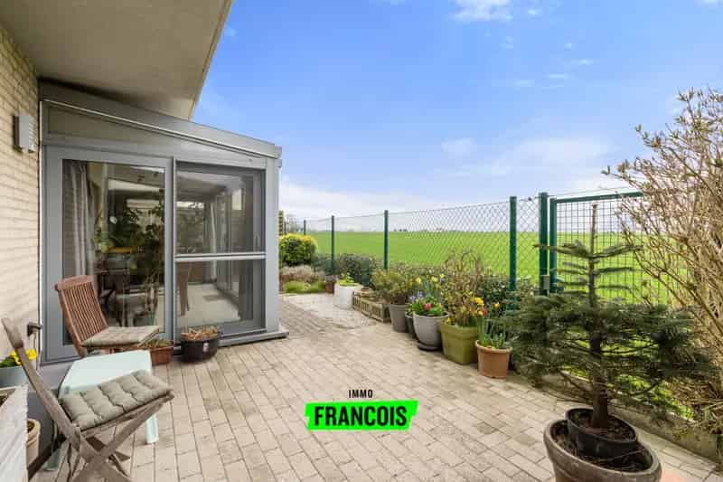 Gelijkvloers appartement 1 slaapkamer 2 parkeerplaatsen tuin veranda carport
