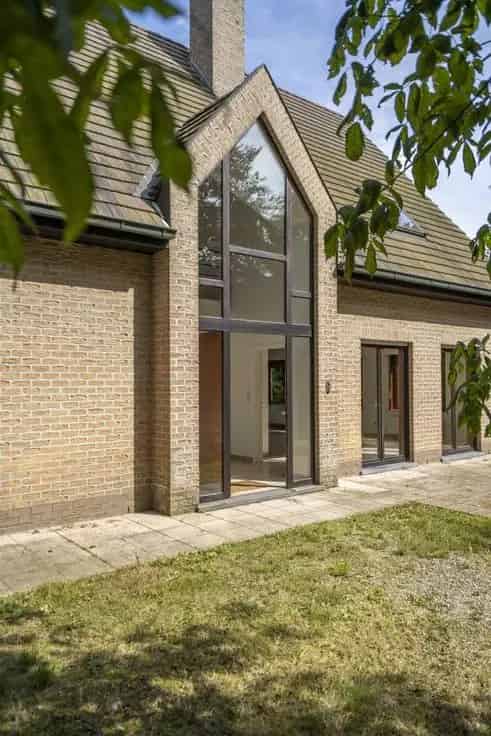 Huis Te Koop Sint-Martens-Latem: 4 slaapkamers, grote tuin