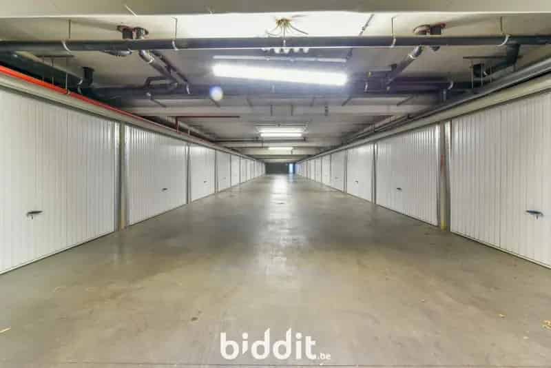 LOT 4: GARAGE