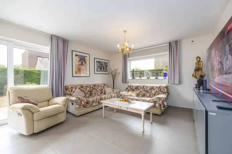 Jonge Villa met Tuin Garage en Carport