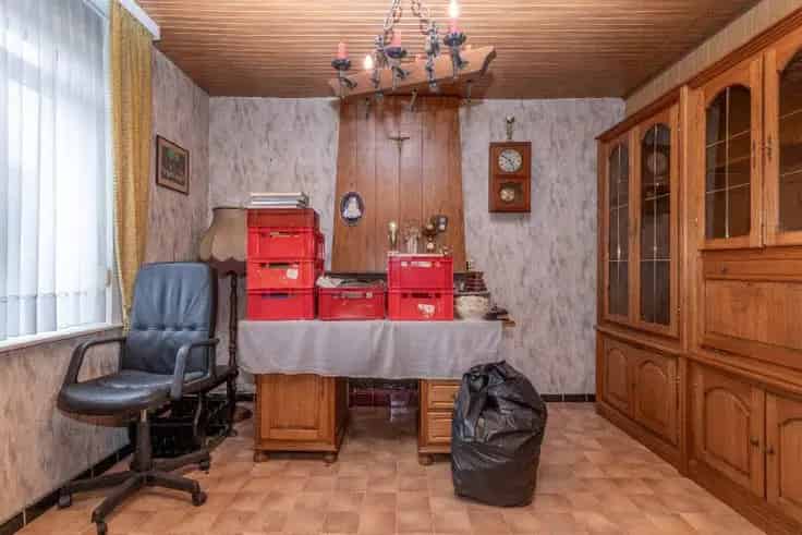 Huis Te Koop Meerbeke: Te renoveren woning met 4 slaapkamers en tuin