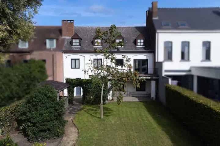 Huis te koop in Hulshout: voormalige jongensschool