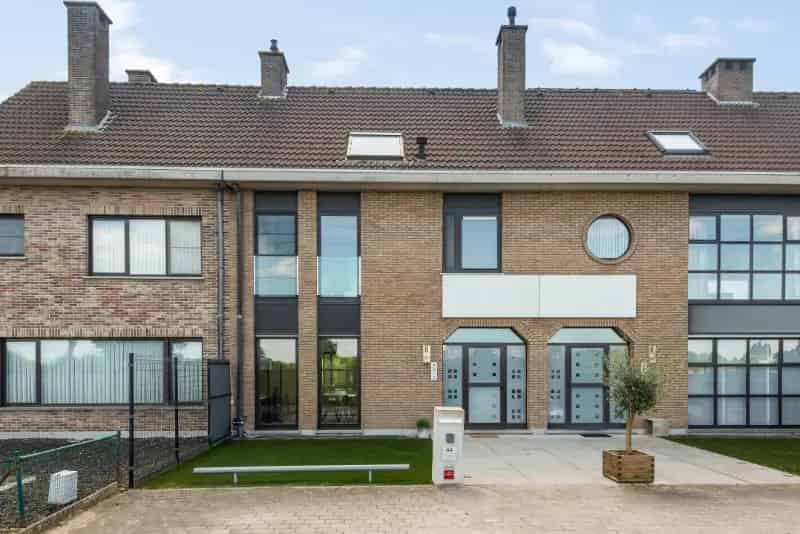 Instapklare Rijwoning 5 slaapkamers Tuin Garage Panoramisch Uitzicht