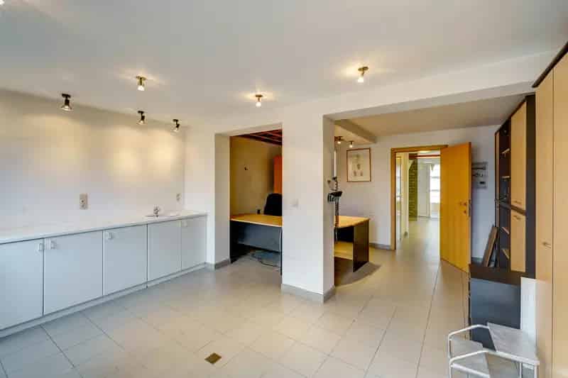 Huis te koop Zemst: Commercieel pand met duplex appartement