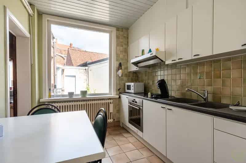 Huis te koop Ursel: Woning met winkelruimte en 4 slaapkamers