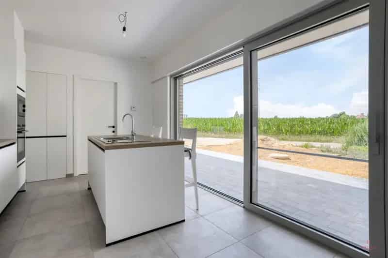 Ruime Gerenoveerde Woning te Waregem 3 Slaapkamers Grote Garage