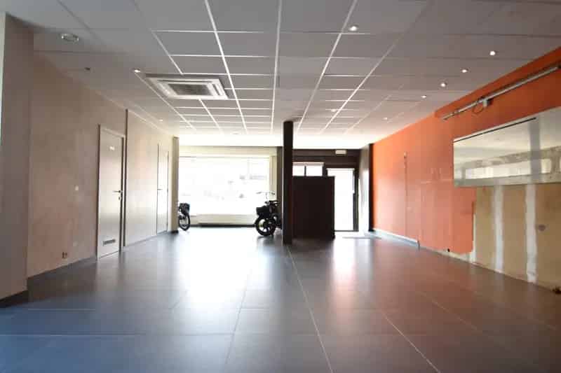 Handelspand met Appartement te Bissegem
