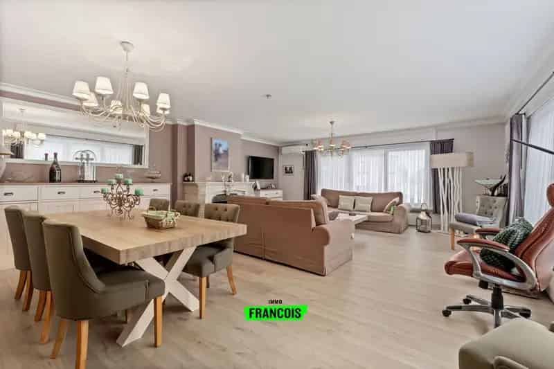 Handelspand met Duplex Appartement te Melle