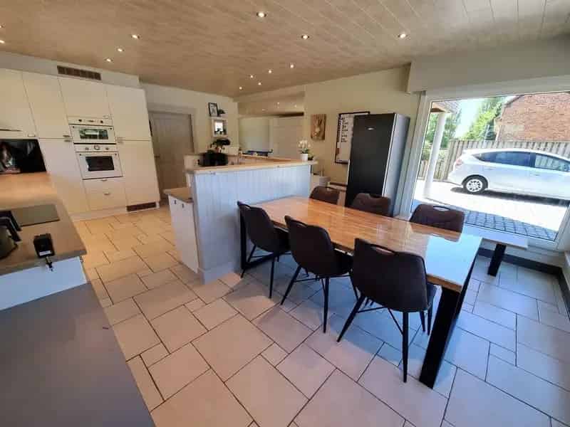 Vernieuwde woning 3-4 slaapkamers rustige ligging