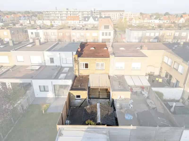 Woning met 4 slaapkamers in residentiële omgeving