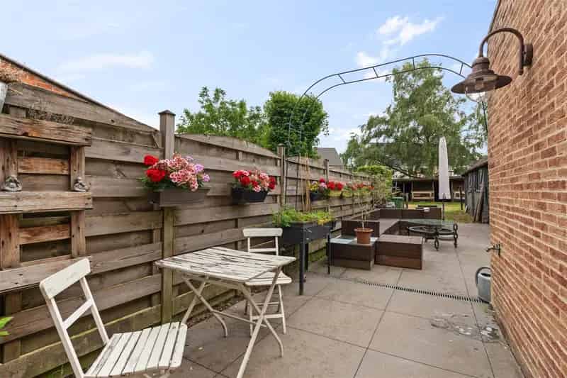 Halfopen Bebouwing 607m²