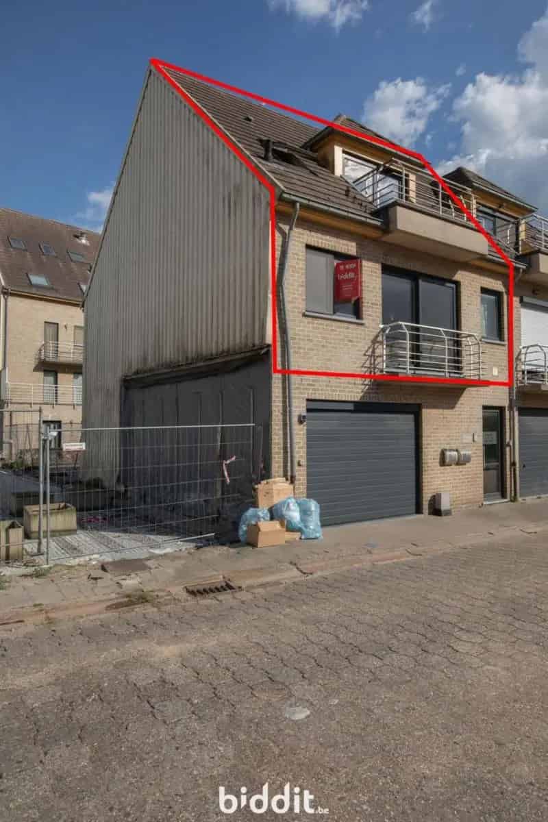 Ruim Duplexappartement met Garage te Koop