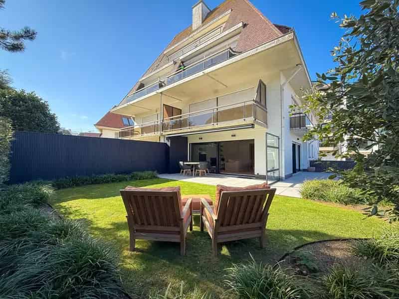Hoekappartement Knokke Albertstrand: Luxe Tuin & 2 Badkamers