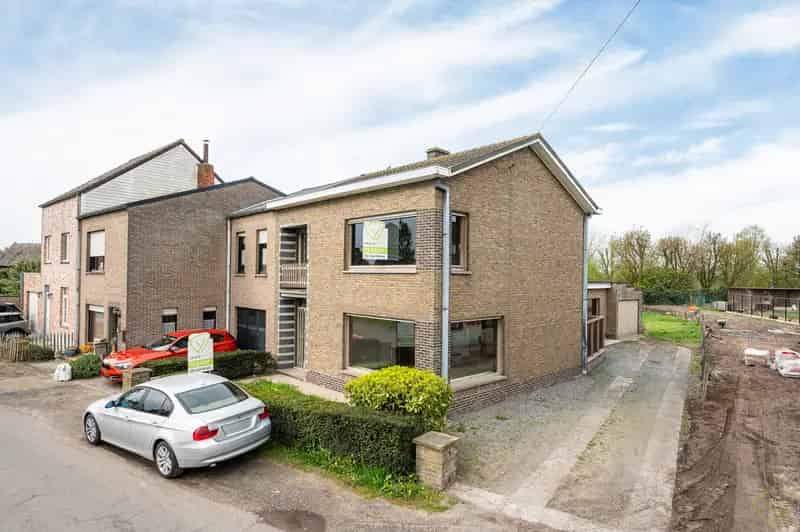 Huis te koop Oosteeklo: Ruime woning te renoveren