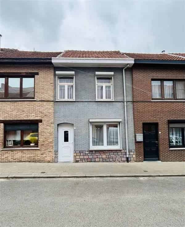 Huis Te Koop: Gezellige Rijwoning Nabij Stadscentrum