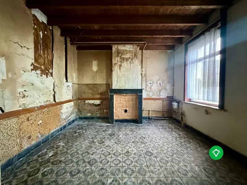 Te renoveren of te slopen hoeve op ruim perceel