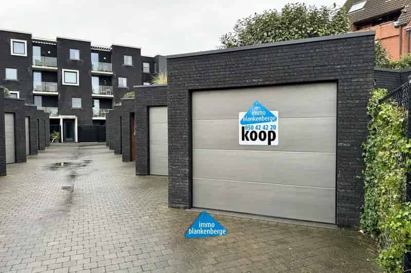 Gelijkvloerse Garagebox in Afgesloten Complex