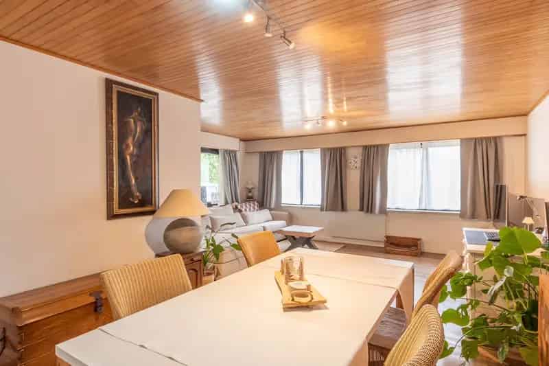 Halfopen Woning Rustige Woonwijk Nabij A12 N16 E19