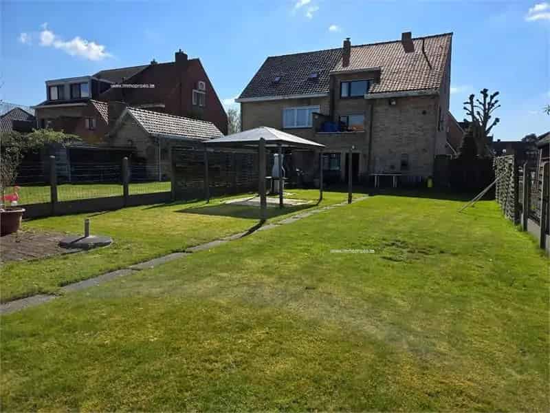Ruime woning te koop Brugge 3 slaapkamers grote garage