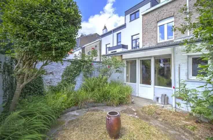 Huis 4 slaapkamers te renoveren met tuin