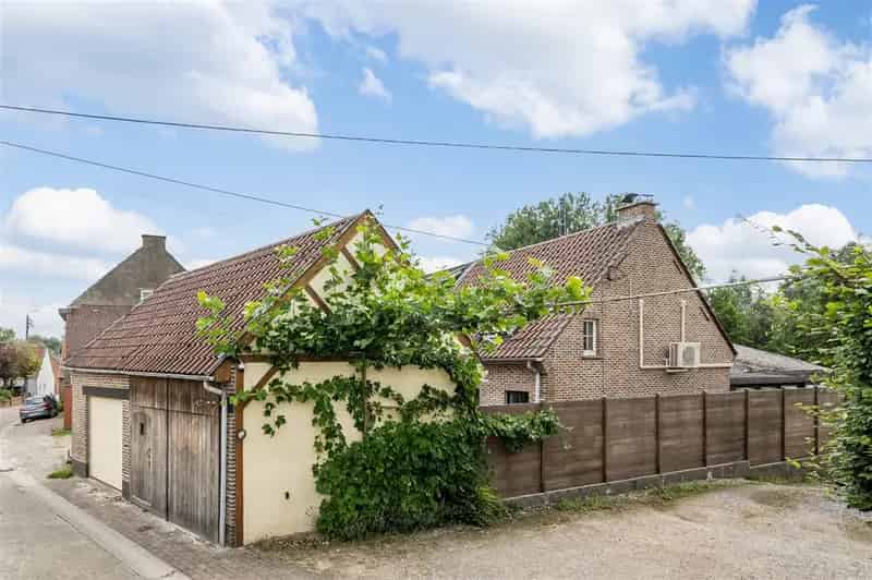 Huis te huur: Gerenoveerde woning met bijgebouw en tuin