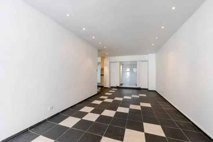 Huis Te Koop Meulebeke: Handelspand met Duplexappartement