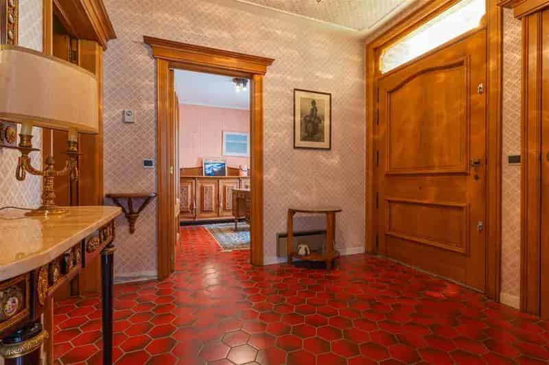 Statige Woning met Bouwgrond te Zottegem