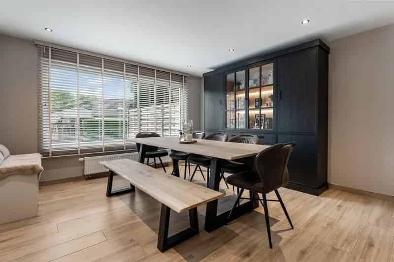 Knappe Gerenoveerde Woning 4 Slaapkamers Paal