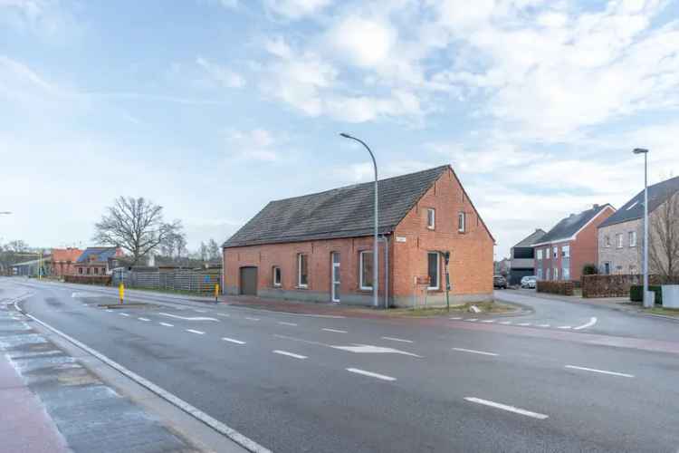 Huis te koop gerestaureerd te Arendonk met 4 slaapkamers en garage