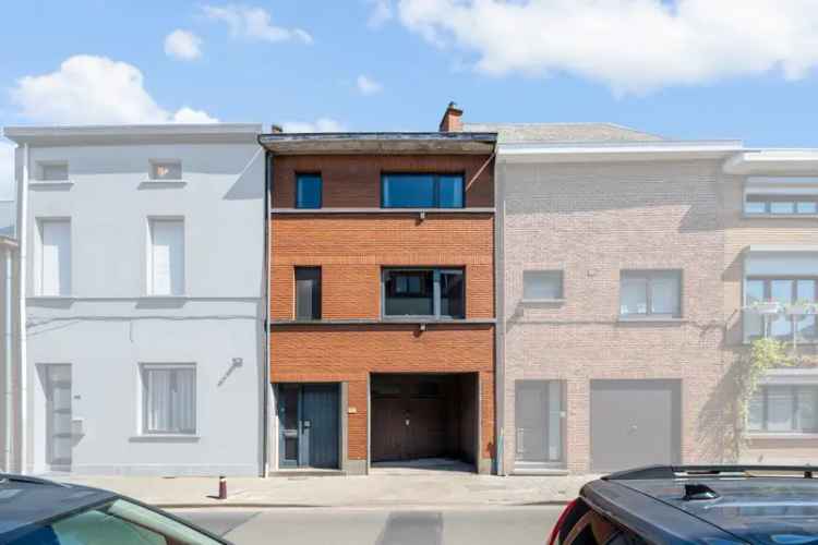 Huis te koop: Gerenoveerde woning met ruim magazijn van 140m2