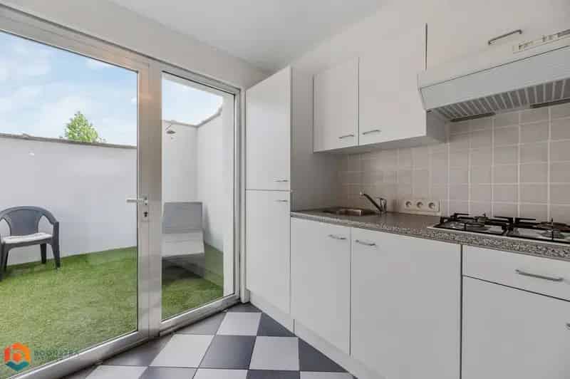 Handelgelijkvloers met Duplex Appartement te Mechelen