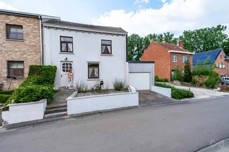 Huis te koop Jeuk: 1 slaapkamer, bouwgrond, karaktervolle woning