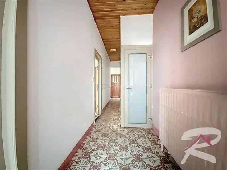 Huis Te Koop Ruime Familiewoning met Mogelijkheden